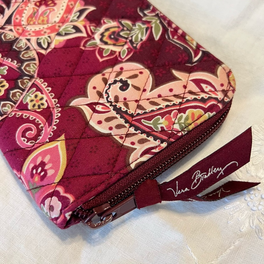 Vera Bradley Paisley Print Quilted Wallet Maroon Burgundy 8 x 5” Zip closure - Picture 3 of 9